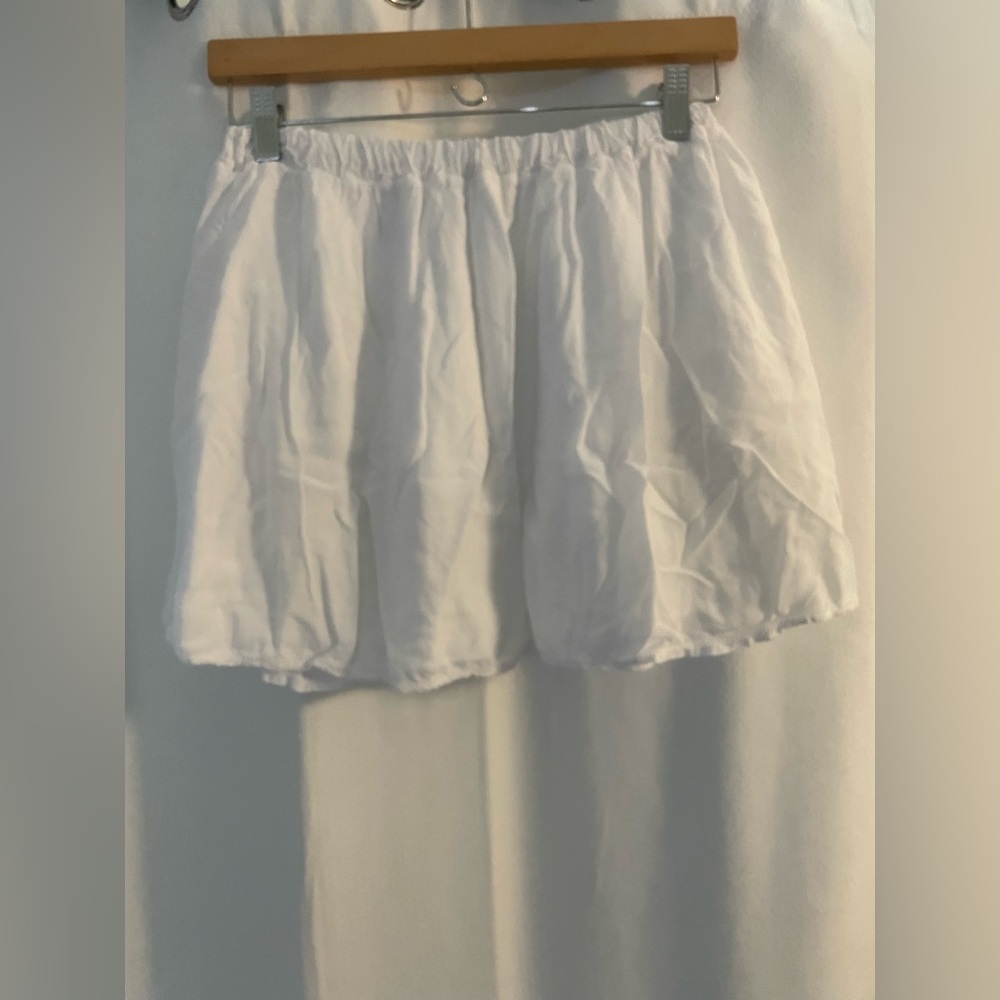 White Brandy Melville it’s ( One size) but in my opinion it fits like a sm READ!